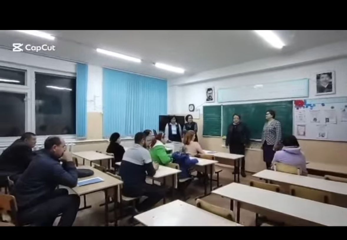 Ата-аналарды педагогикалық қолдау орталығы сабағын М.Шитемирова, 10-11 сынып ата-аналары арасында "Тұлғаның қалыптасуы" тақырыбында өткізді.