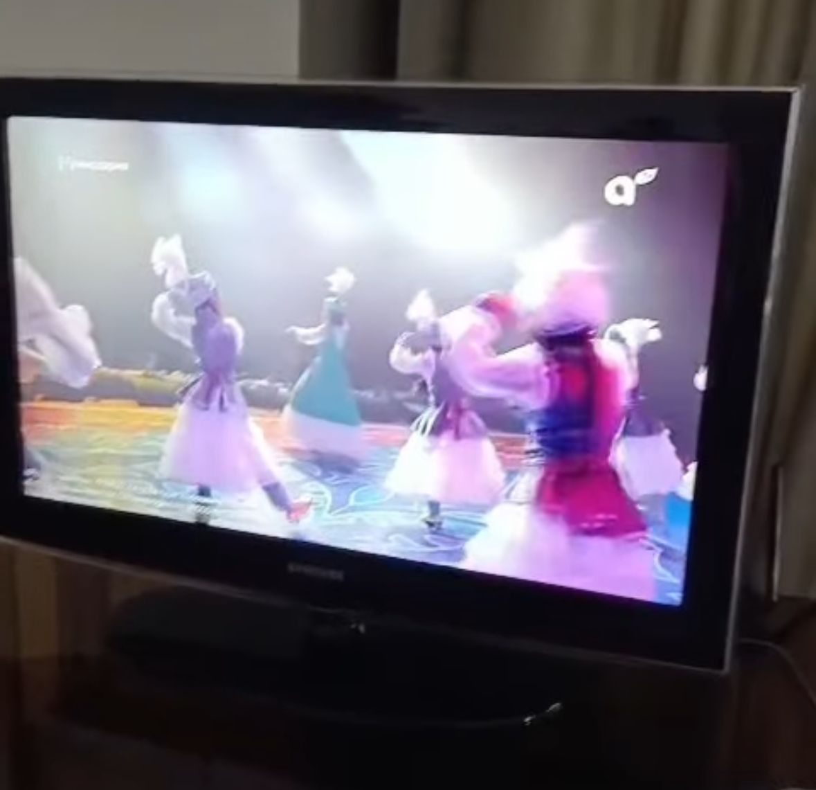 Оқушыларымыз көгілдір экранда Қуаныш Аянаның орындауында "Наурыз көктем" әні