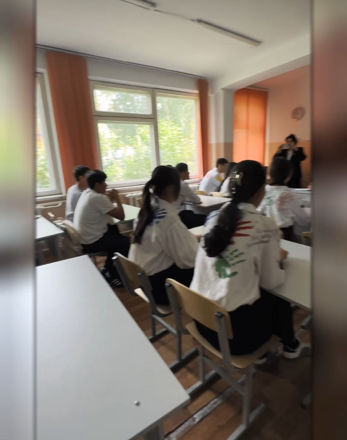 Бүгін 10 маусым күні мектебімізде 11-сынып оқушылары және ұстаздар қауымымен маңызды жиналыс ұйымдастырылды.